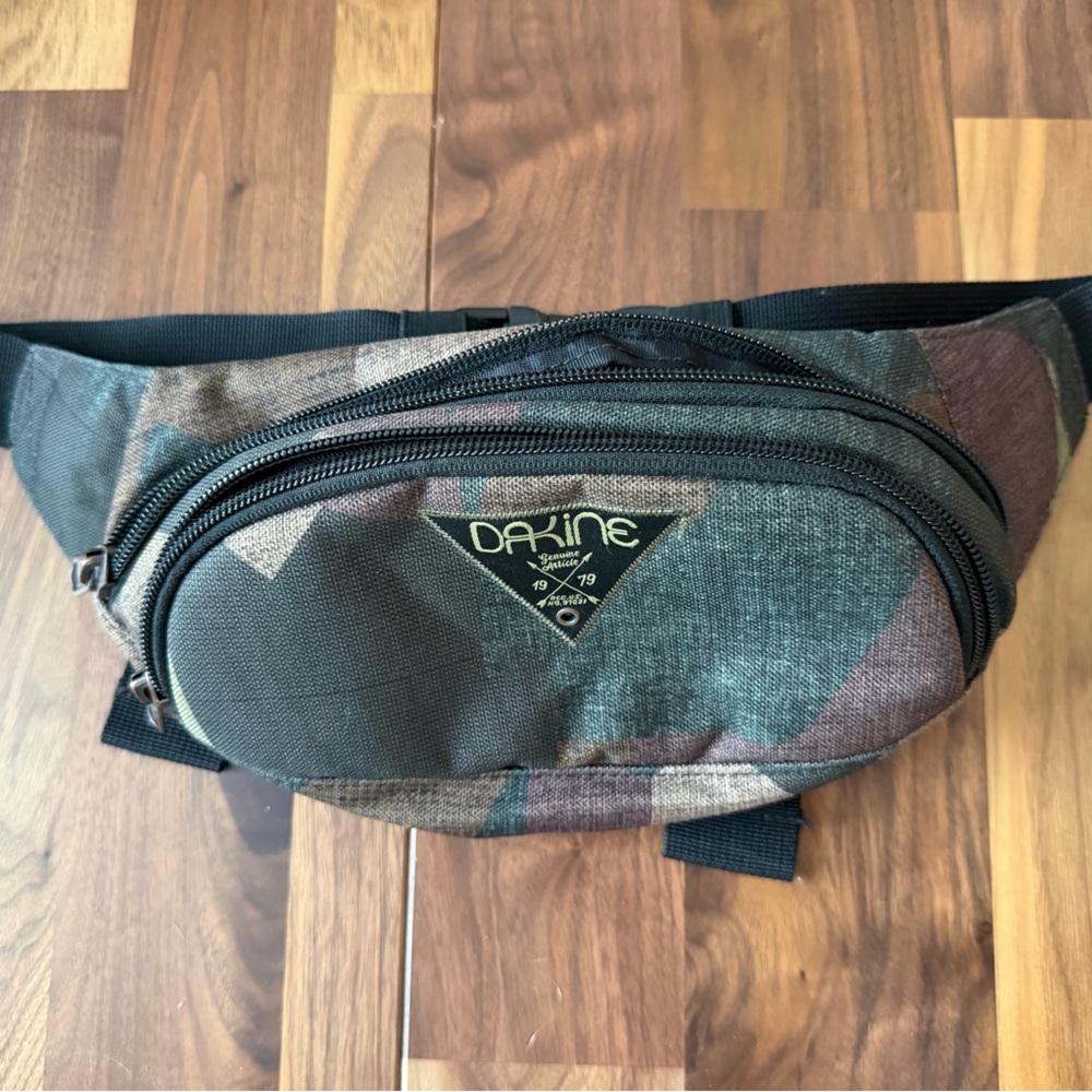 Dakine Men's Black/Olive Sling Waist Pack
